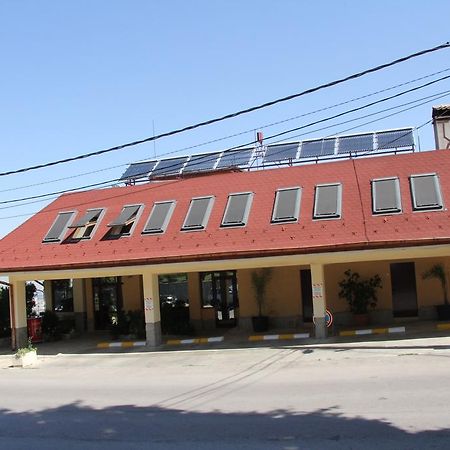 סופיה Hotel - Restaurant Chairite מראה חיצוני תמונה